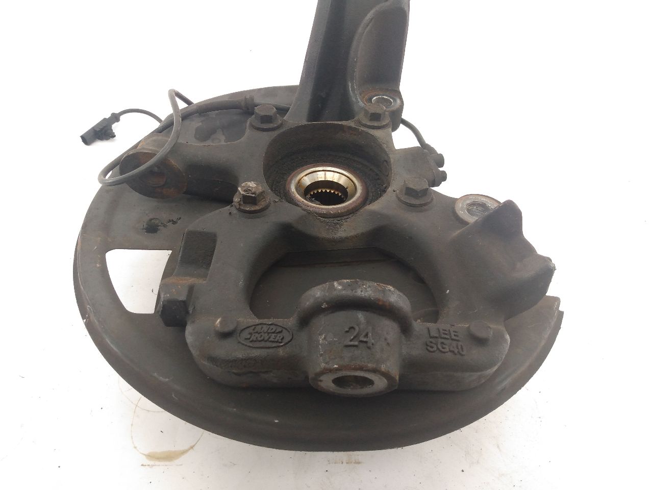 Land Rover LR3 Front Right Knuckle Hub Assembly