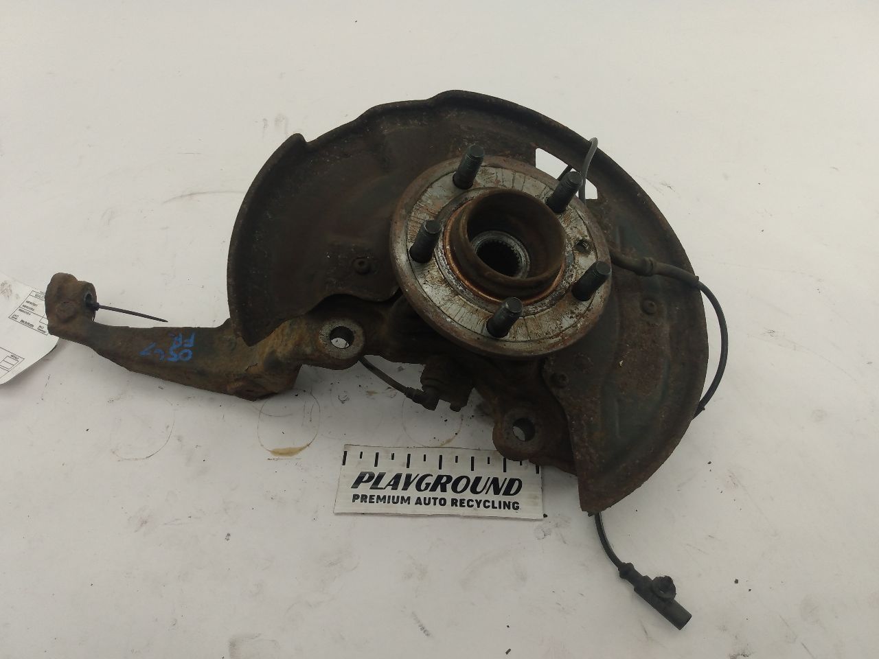 Land Rover LR3 Front Right Knuckle Hub Assembly