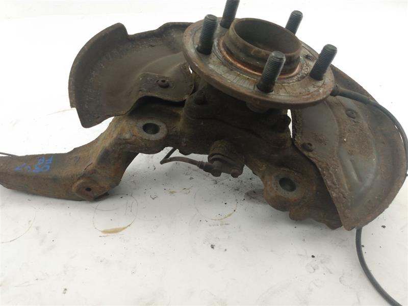 Land Rover LR3 Front Right Knuckle Hub Assembly