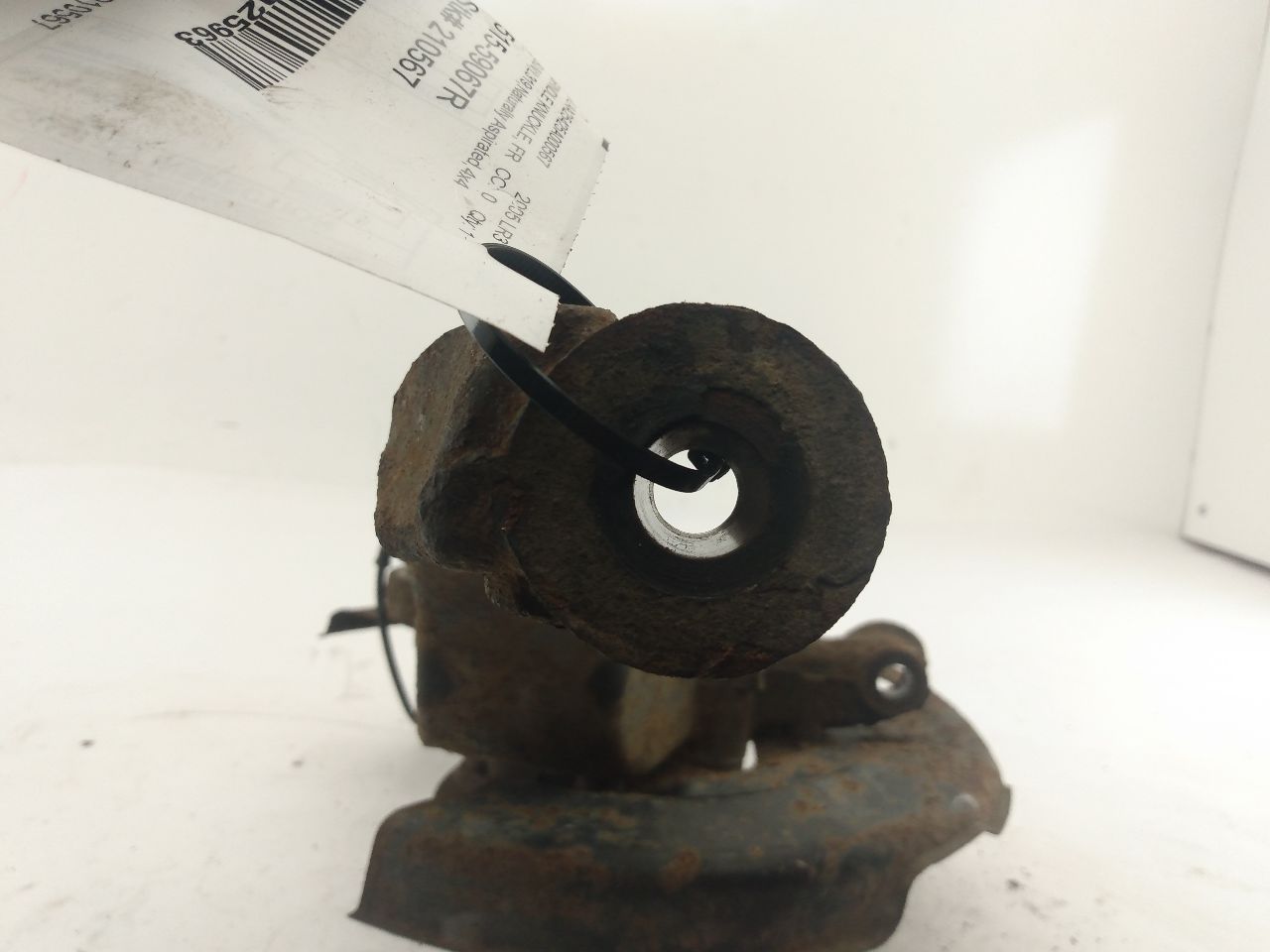 Land Rover LR3 Front Right Knuckle Hub Assembly