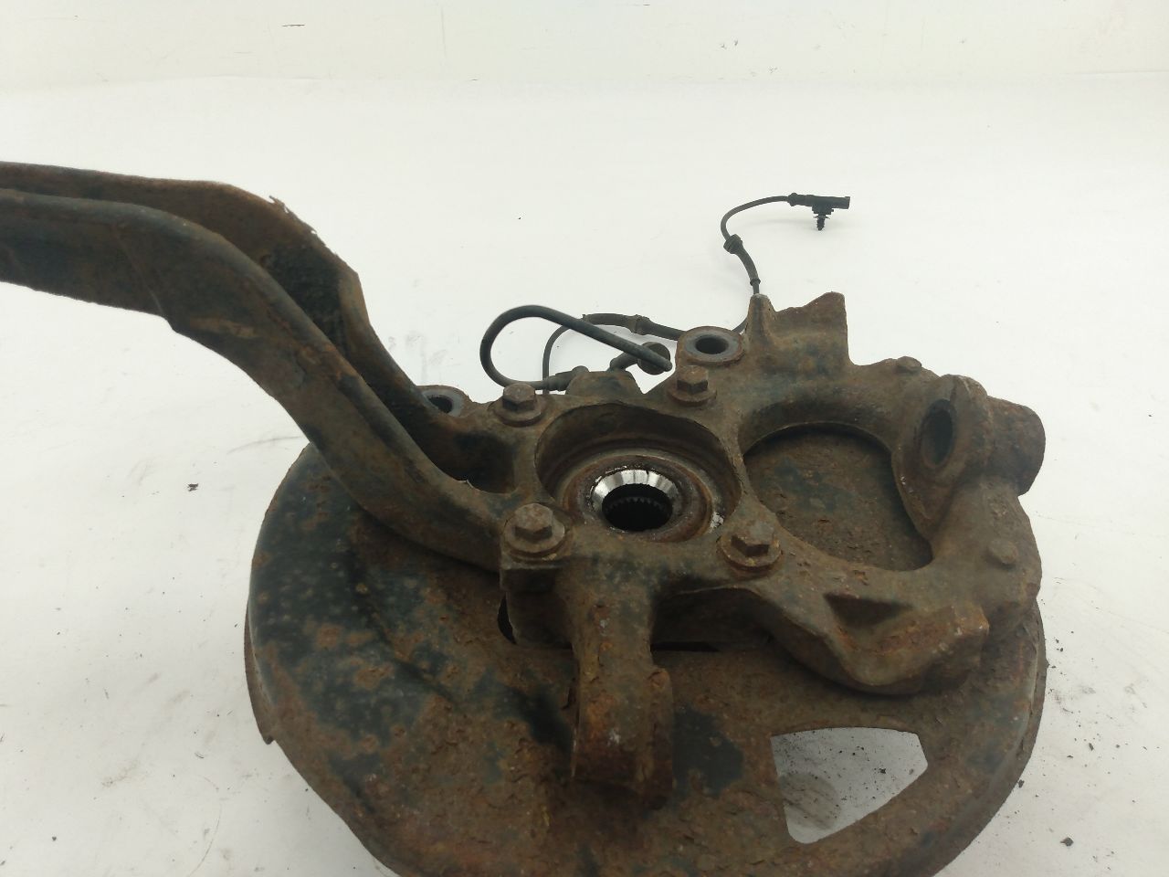 Land Rover LR3 Front Right Knuckle Hub Assembly