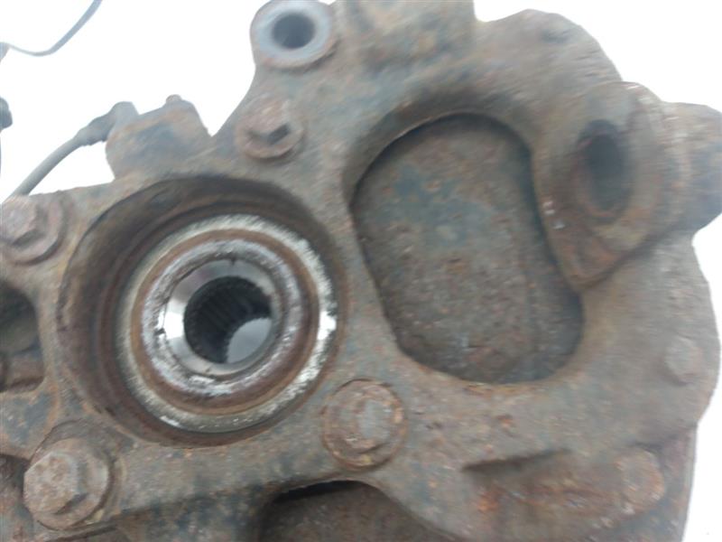 Land Rover LR3 Front Right Knuckle Hub Assembly