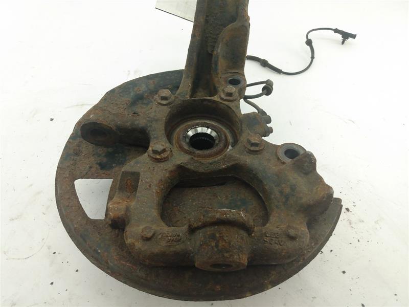 Land Rover LR3 Front Right Knuckle Hub Assembly