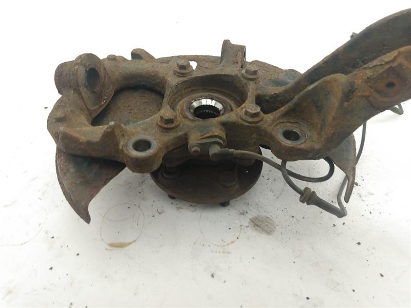 Land Rover LR3 Front Right Knuckle Hub Assembly