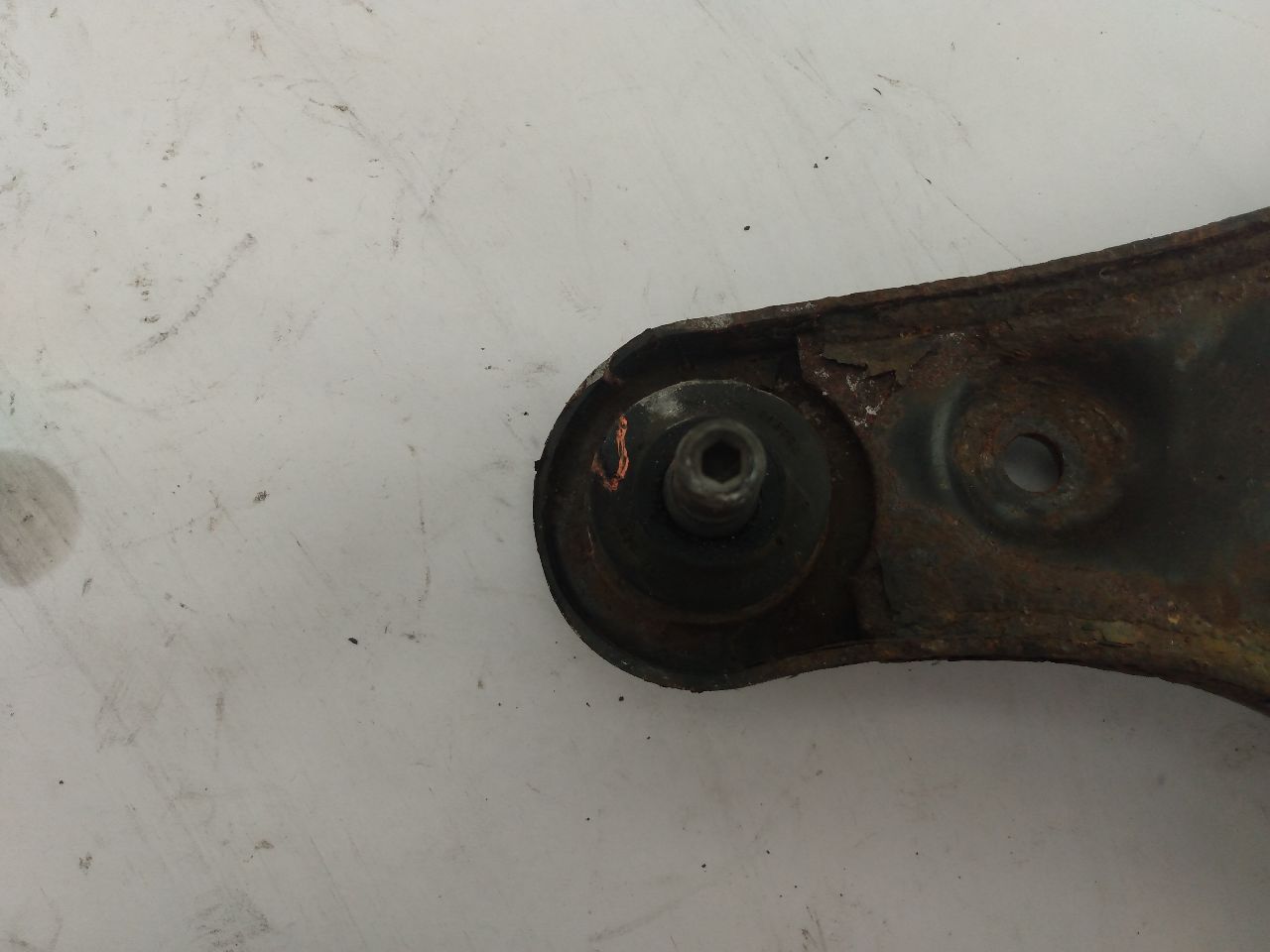 Land Rover LR3 Front Left Upper Control Arm