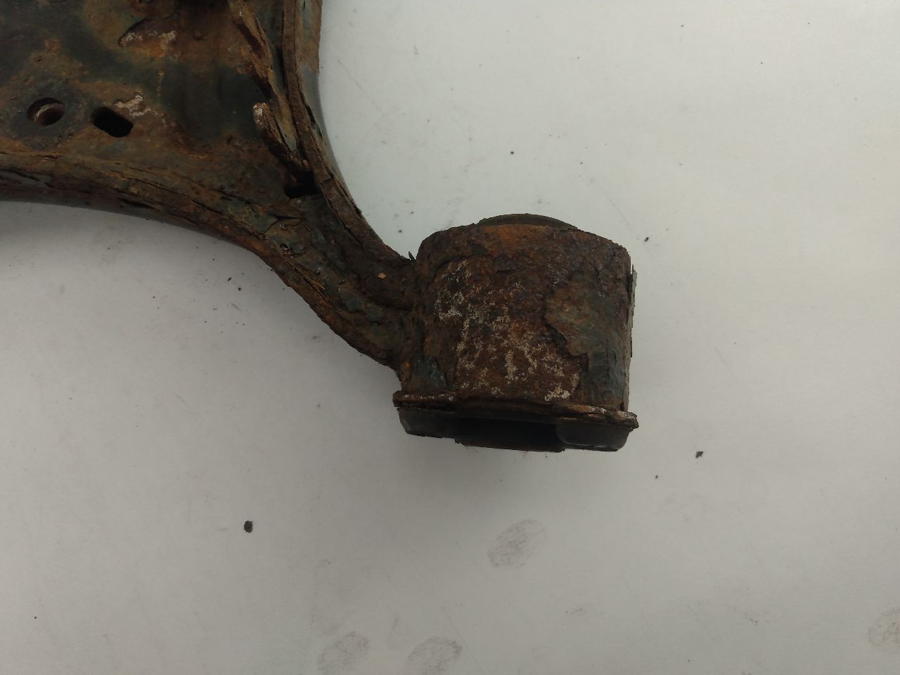 Land Rover LR3 Front Left Upper Control Arm