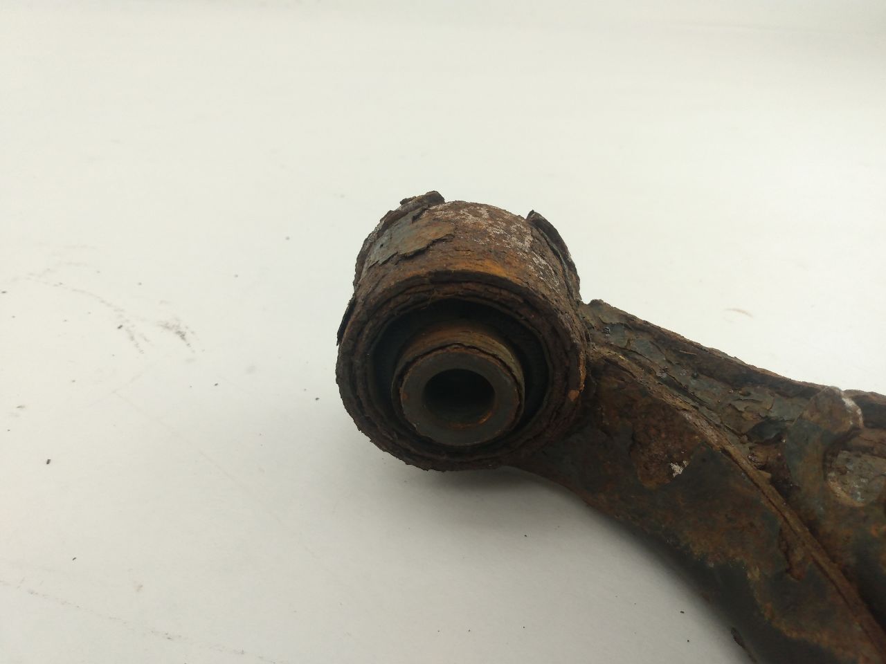 Land Rover LR3 Front Left Upper Control Arm