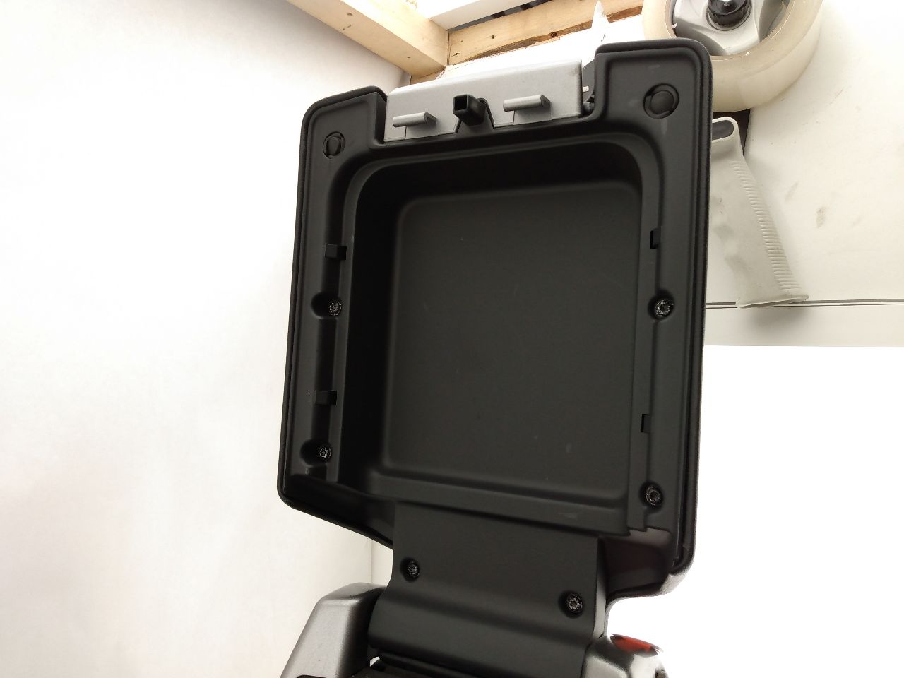 Land Rover LR3 Center Console Body