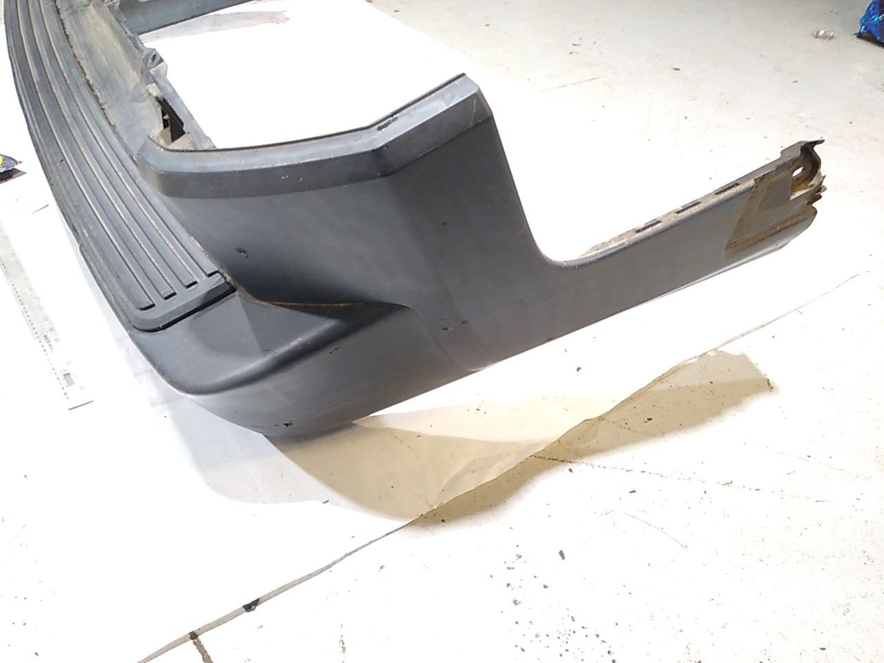 Land Rover LR3 Rear Bumper Cover