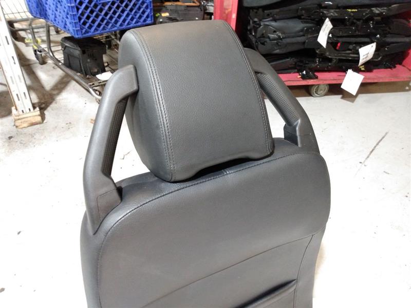 Land Rover LR3 Right Front Seat Back Cushion