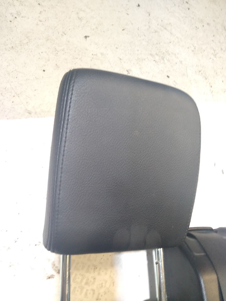 Land Rover LR3 Middle Rear Back Seat Cushion With Base