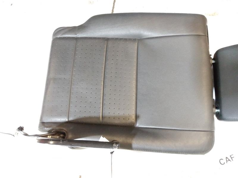 Land Rover LR3 Right Rear Back Seat Cushion With Base