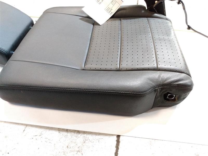 Land Rover LR3 Right Rear Back Seat Cushion With Base