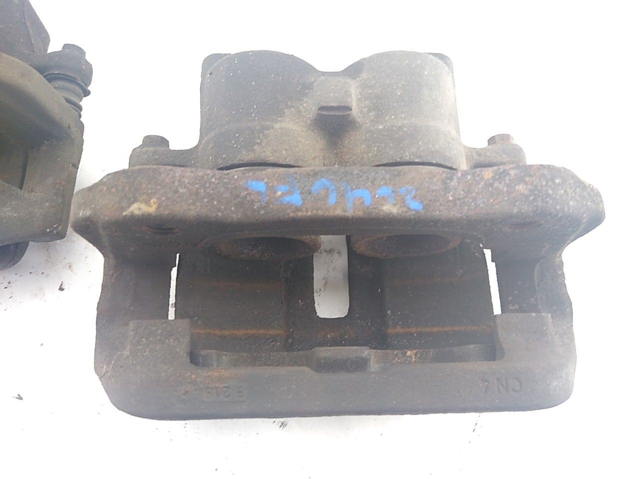 Land Rover Range Rover Front Brake Caliper Set