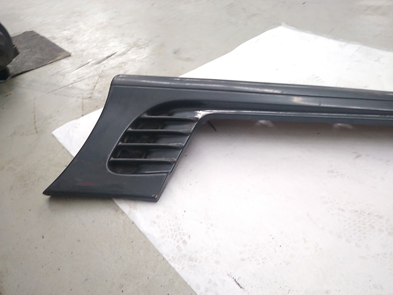 Mitsubishi 3000GT Left Rocker Panel Molding