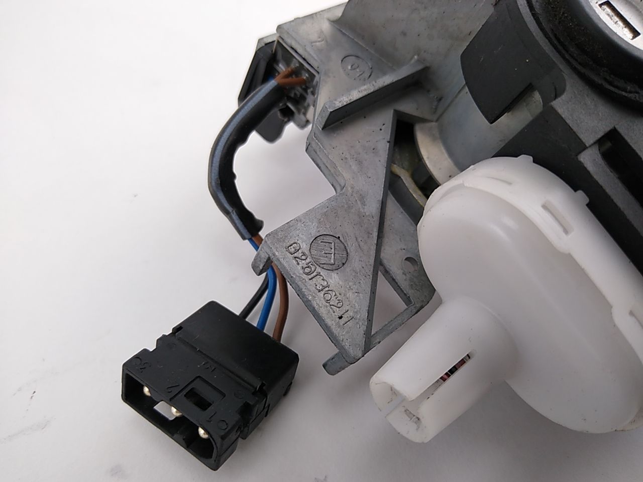 Mercedes SLK230 Trunk Release Handle Lock Actuator Assembly