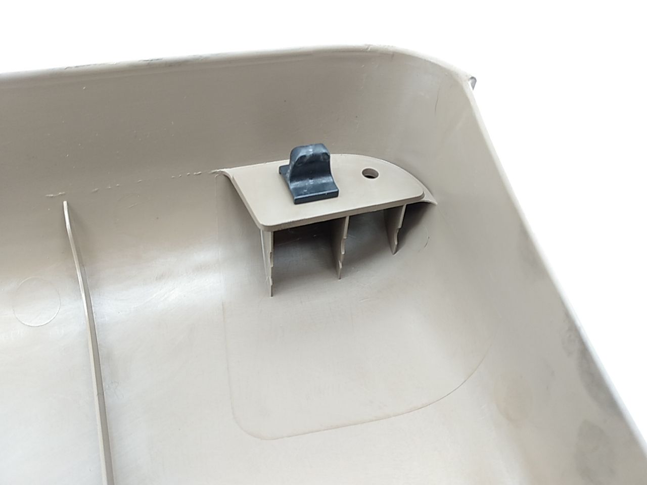 Land Rover Discovery Left Rear Cargo Bin Cover