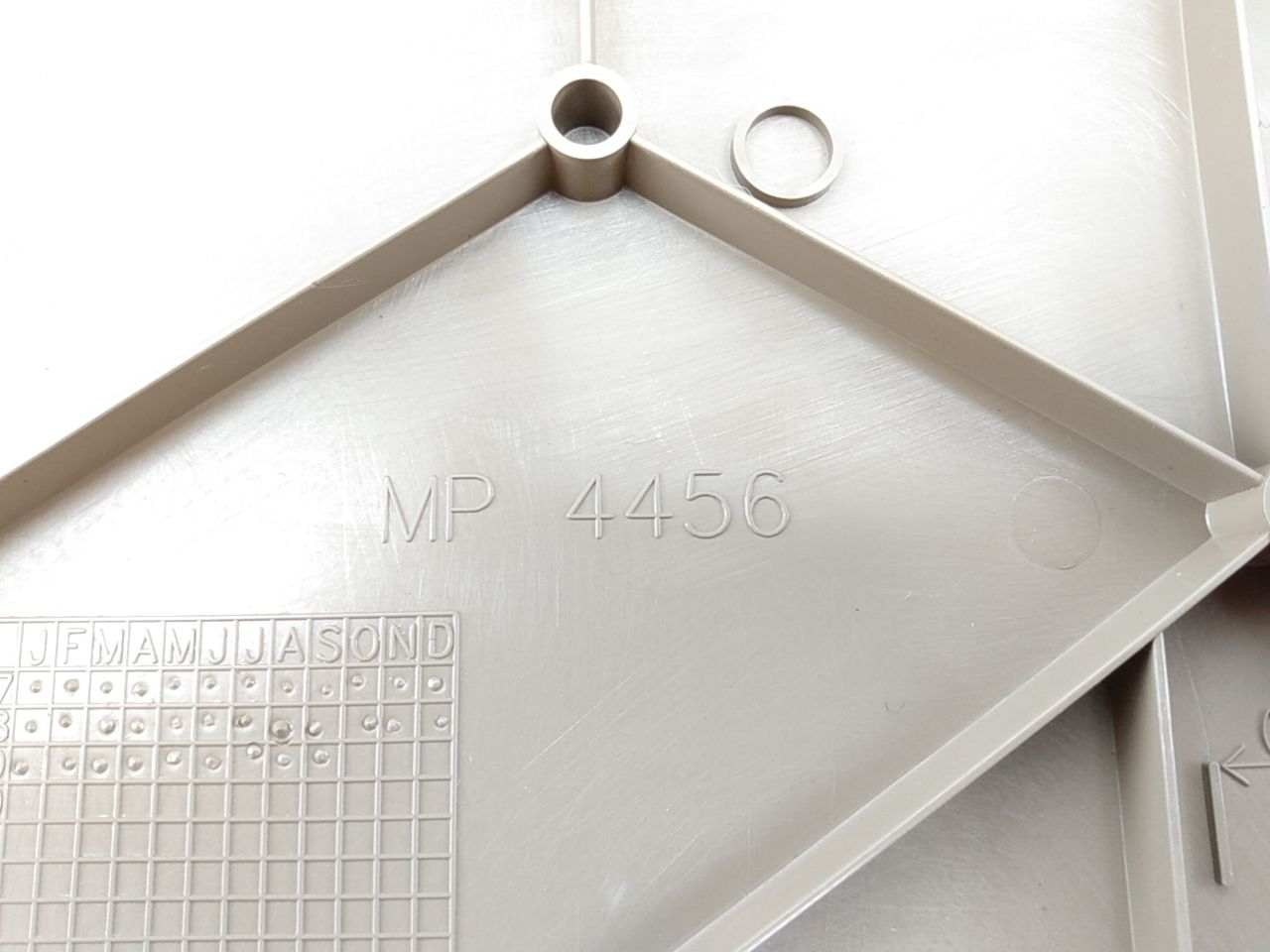 Land Rover Discovery Left Rear Cargo Bin Cover