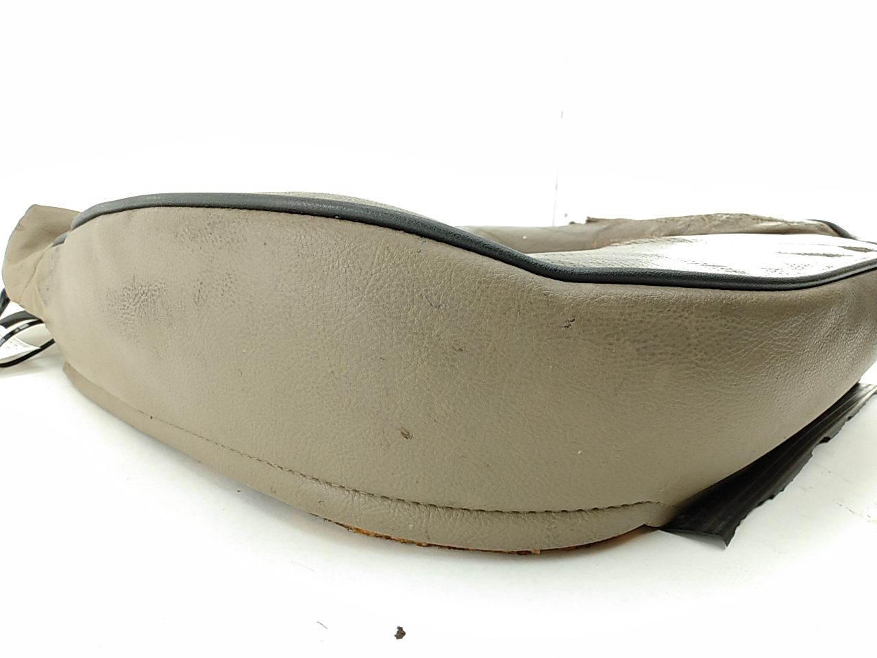 Land Rover Discovery Front Left Seat Cushion **AS-IS**