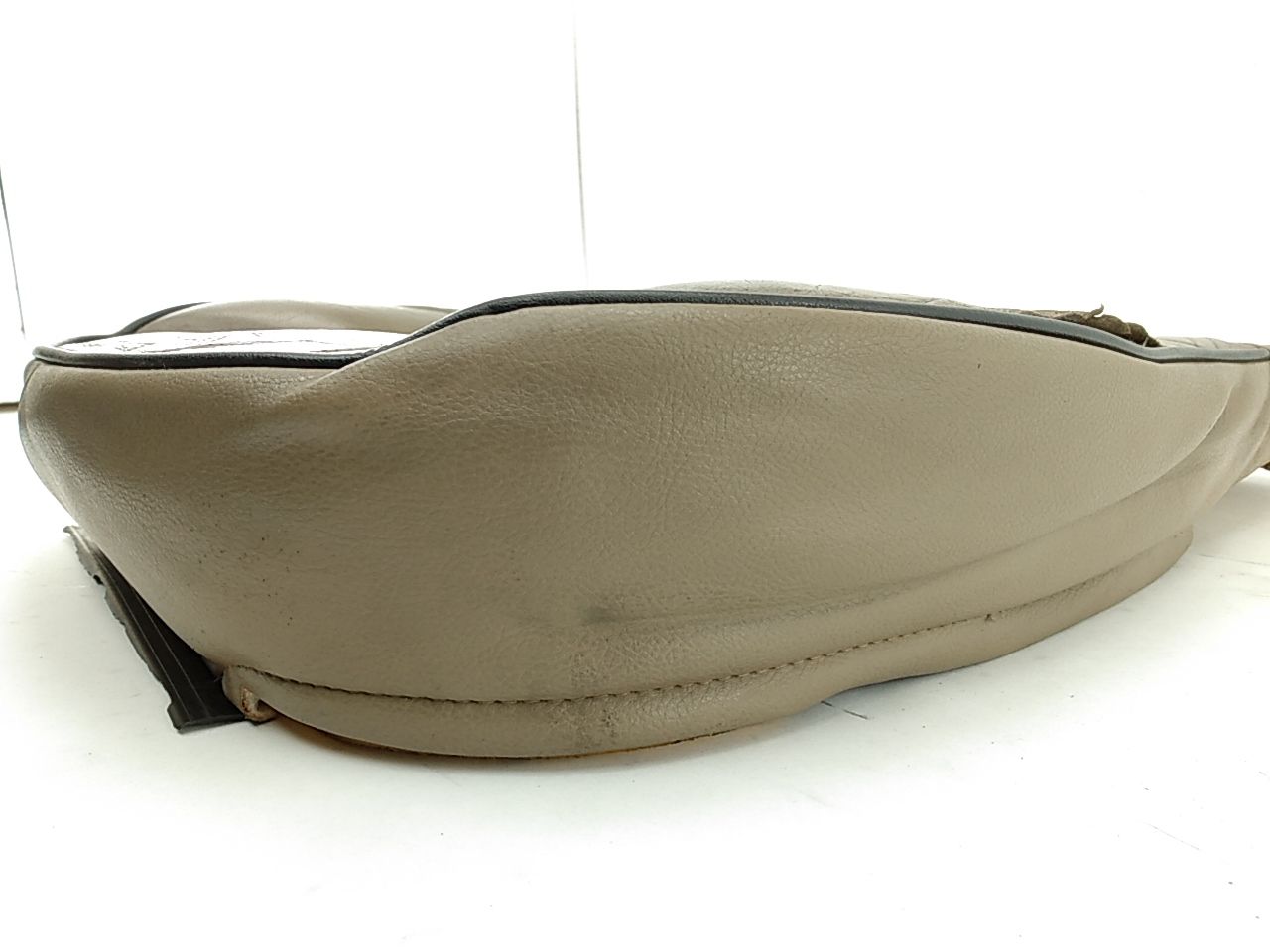 Land Rover Discovery Front Left Seat Cushion **AS-IS**