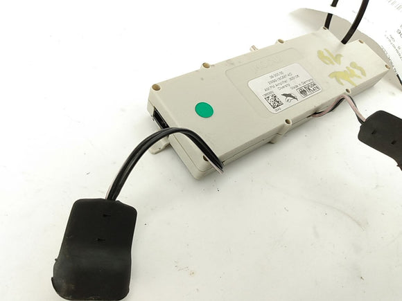 Jaguar XJ8L Radio Antenna Amplifier