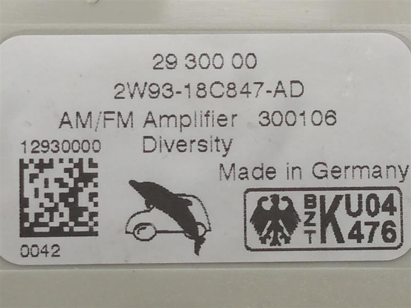 Jaguar XJ8L Radio Antenna Amplifier