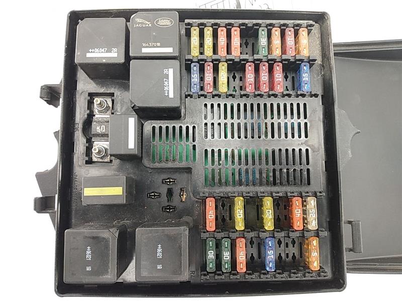 Jaguar XJ8L *AS-IS* Front Fuse Relay Box