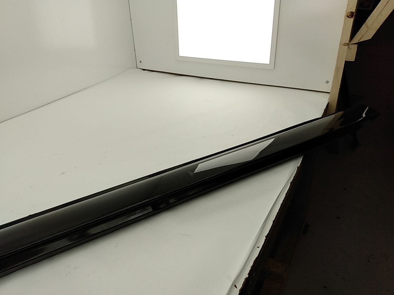 Jaguar XJ8L Right Side Skirt