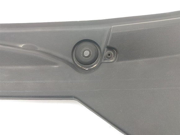 Jaguar XJ8L Front Dash Vent Cowl