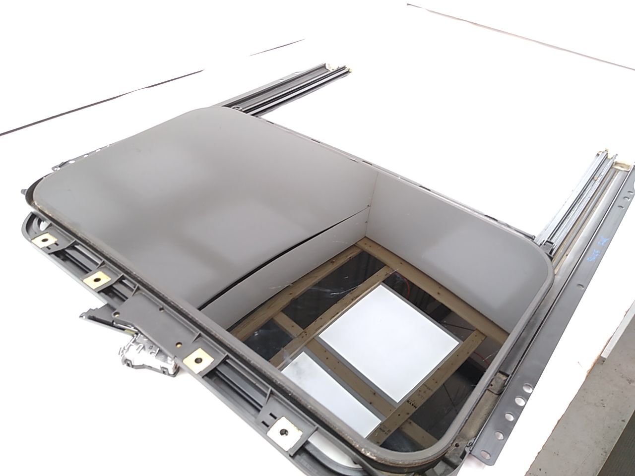 Porsche Cayenne Sunroof Assembly