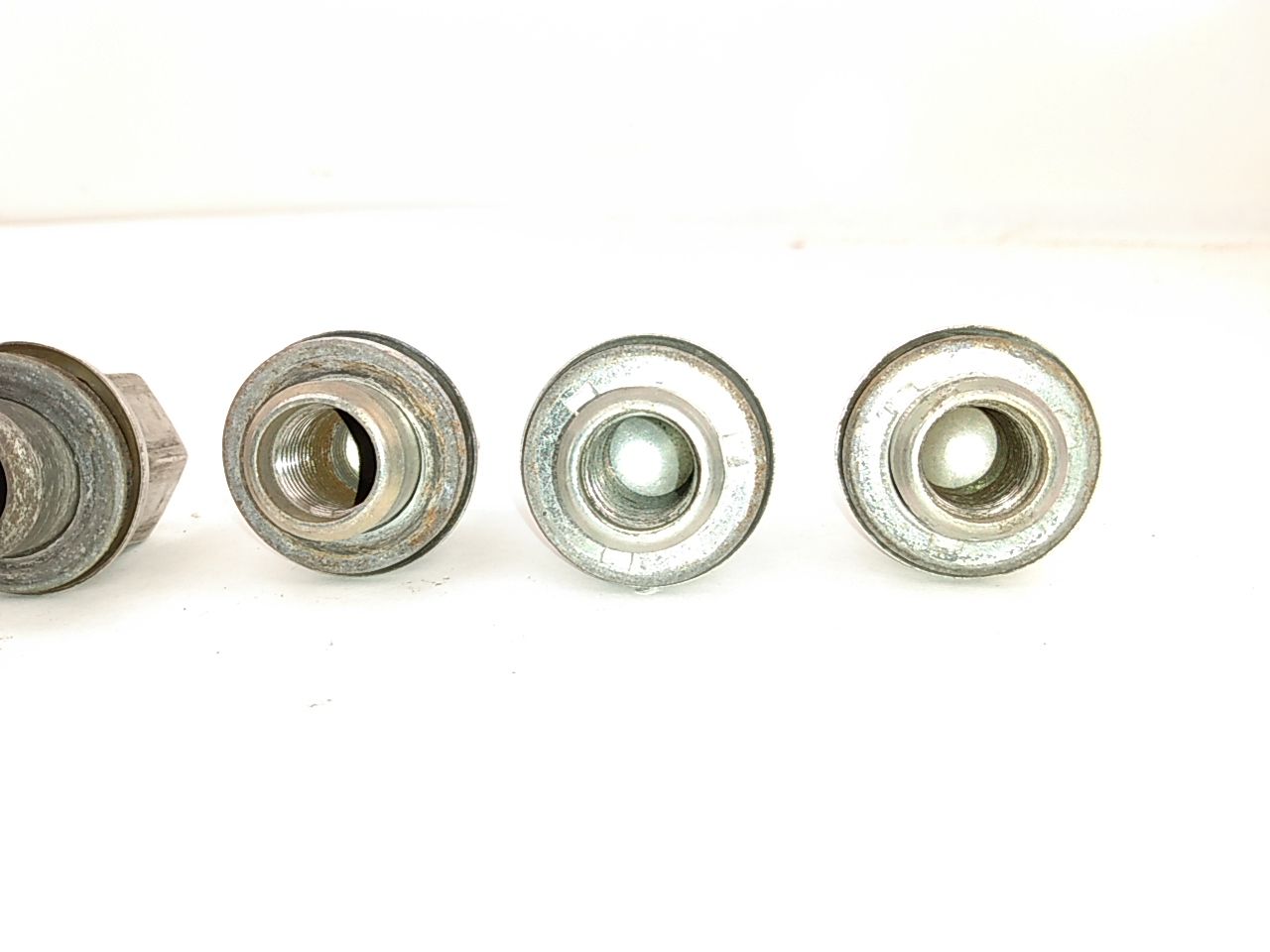 Jaguar XKR Set Of 5 Lug Nuts