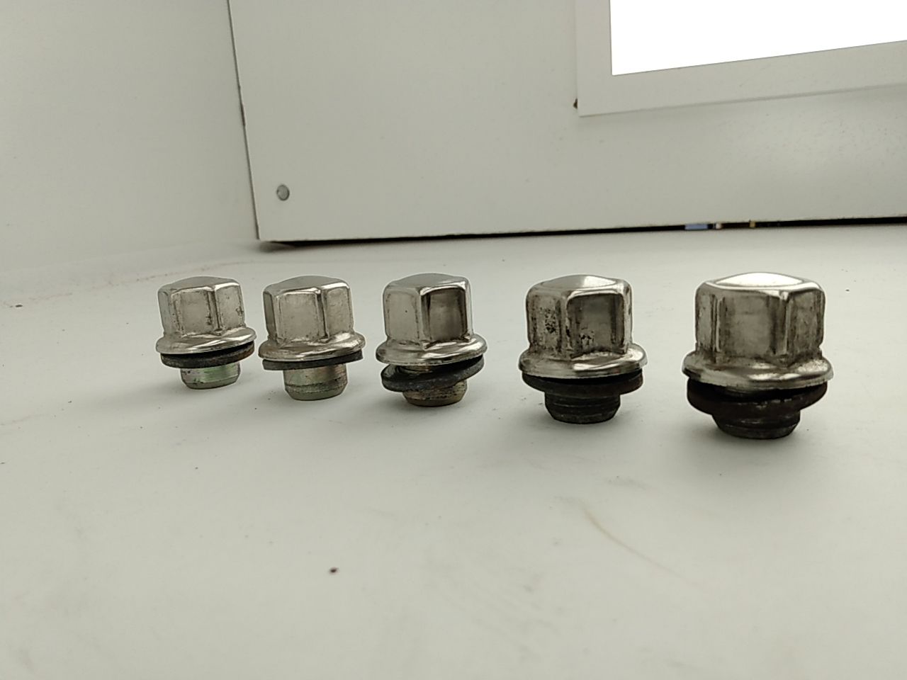 Jaguar XKR Set Of 5 Lug Nuts