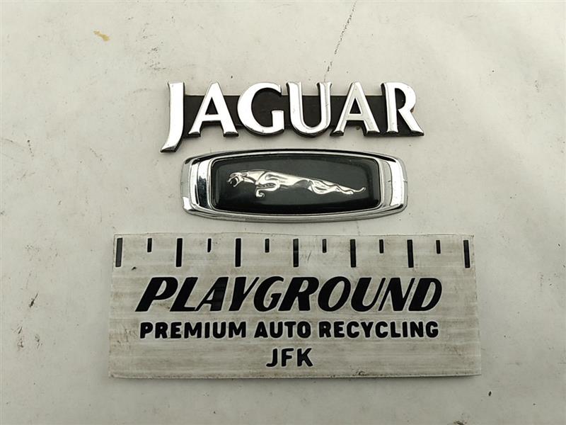 Jaguar XJ6 Front Right Fender Jaguar Badges