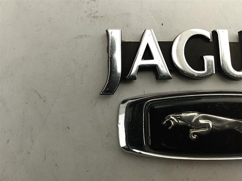 Jaguar XJ6 Front Right Fender Jaguar Badges - 0