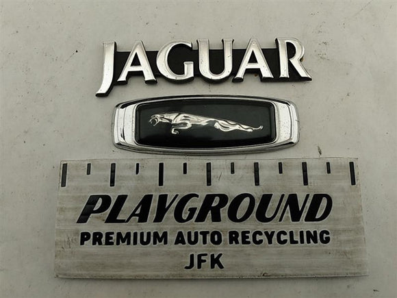 Jaguar XJ6 Front Right Fender Jaguar Badges