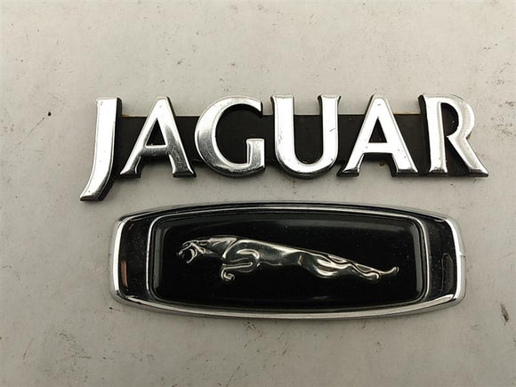 Jaguar XJ6 Front Right Fender Jaguar Badges