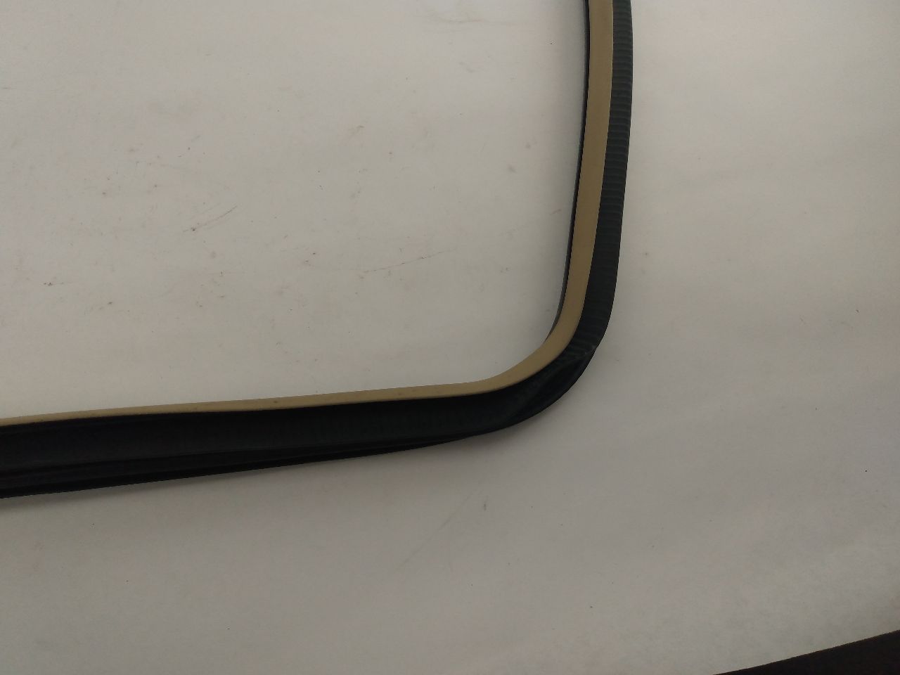 Cadillac CTS Front Right Door Seal