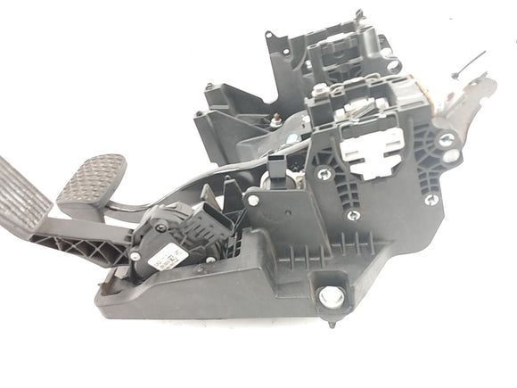 Saab 9-5 Accelerator and Brake Pedal Assembly
