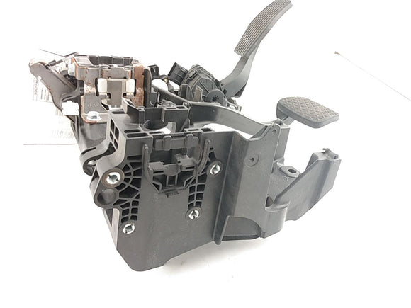 Saab 9-5 Accelerator and Brake Pedal Assembly