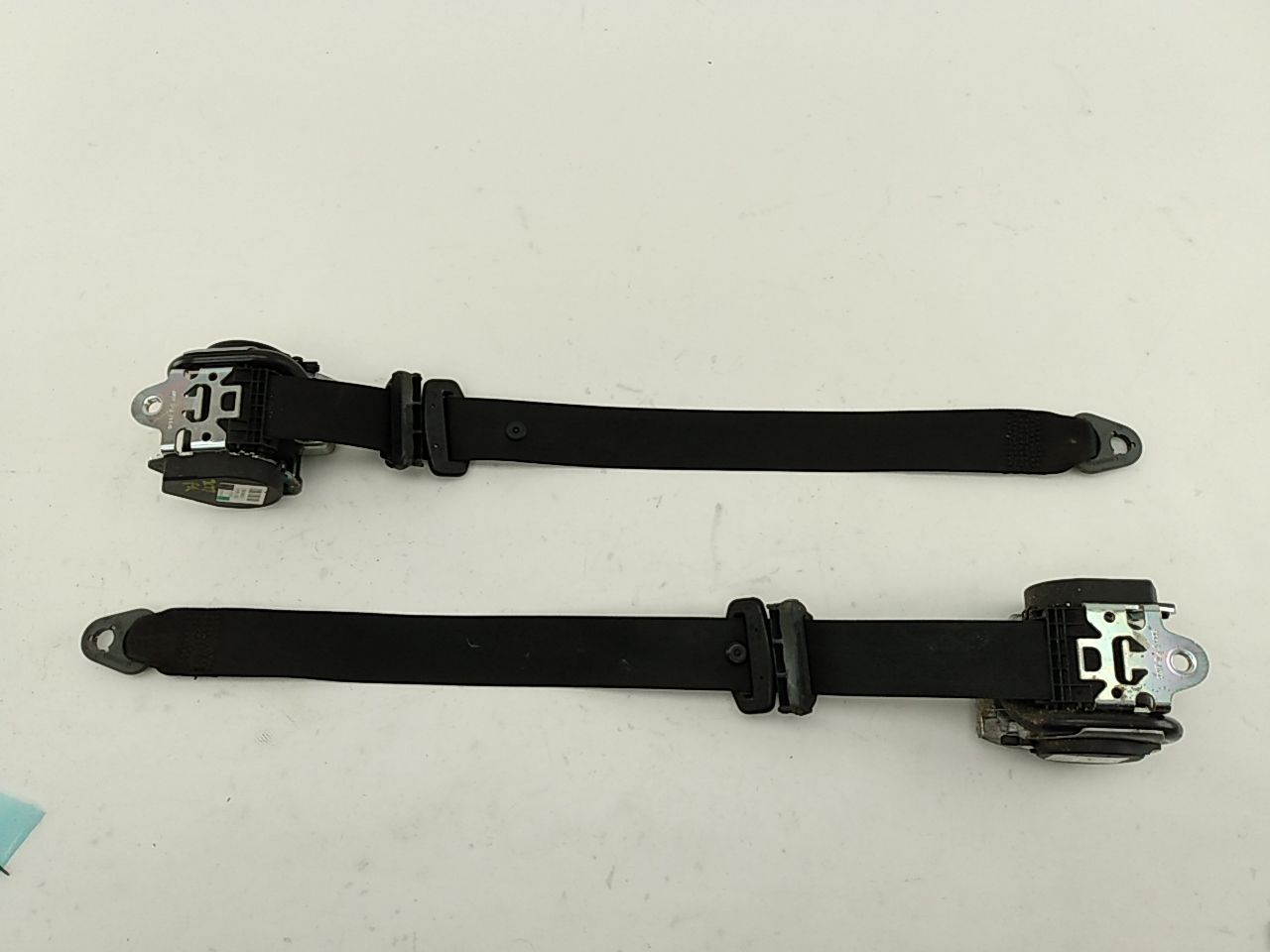 Chrysler Crossfire Front Seat Belt Retractor Set