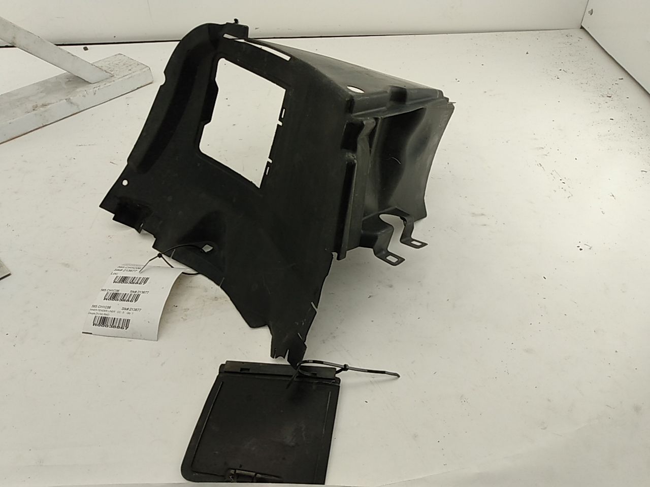 Chrysler Crossfire Front Right Lower Fender Liner