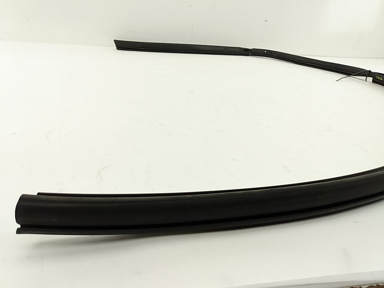 Hummer H3 Front Right Upper Door Seal