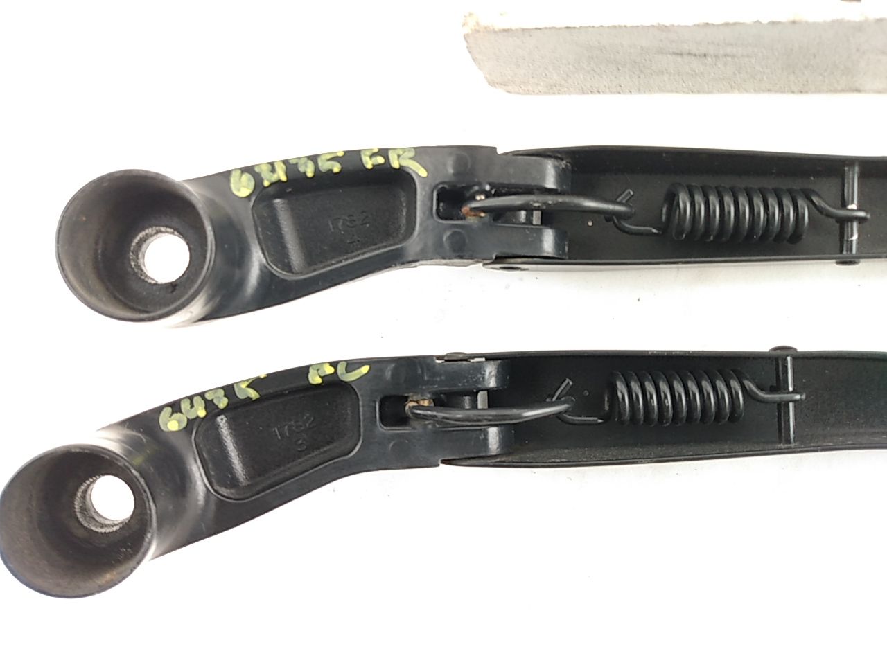 Hummer H3 Front Wiper Arm Set