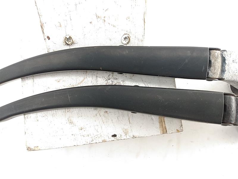 Hummer H3 Front Wiper Arm Set