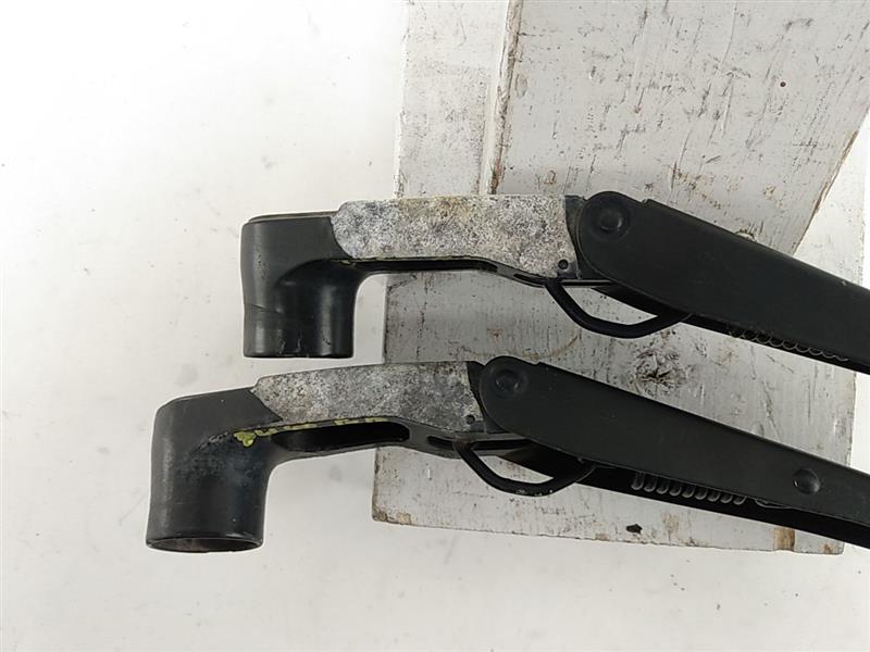 Hummer H3 Front Wiper Arm Set