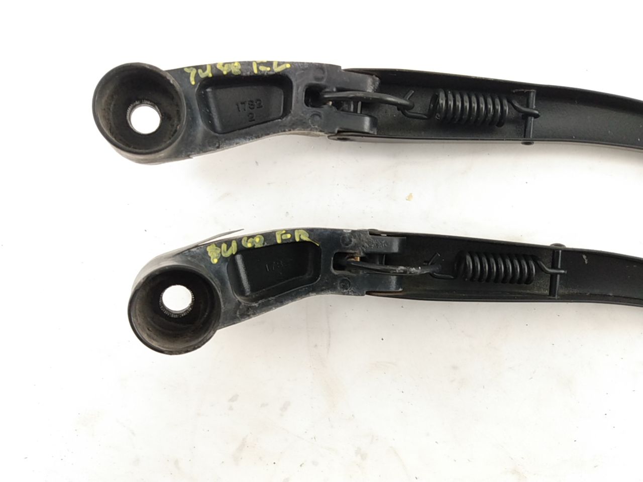 Hummer H3 Front Wiper Arm Set