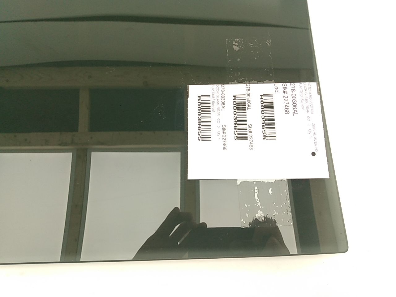 Hummer H3 Left Rear Door Glass With Privacy Glass