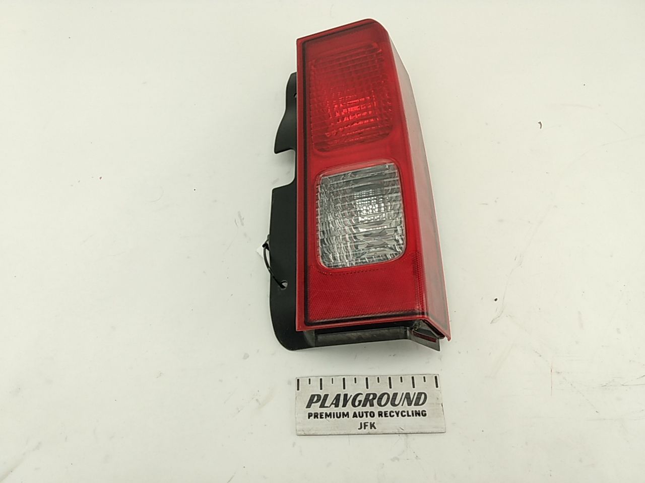 Hummer H3 Rear Right Tail Lamp