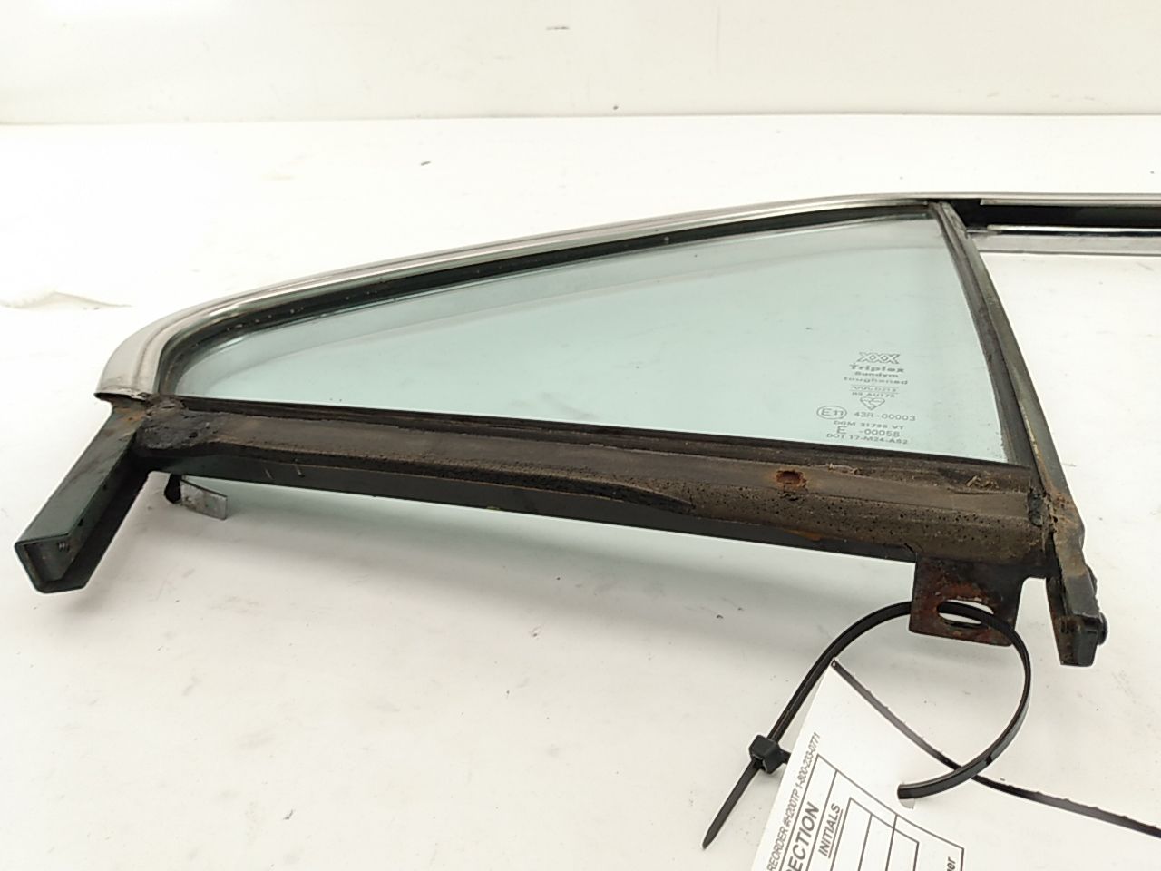 Jaguar XJ6 Rear Right Door Vent Glass