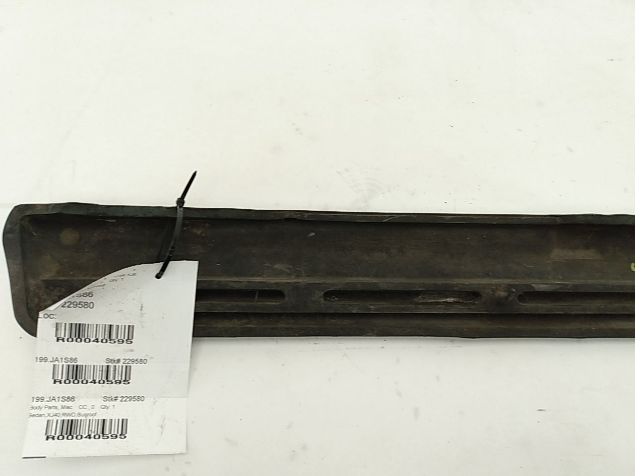 Jaguar XJ6 Rear Right Rubber Bumper Moulding